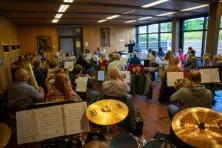 40 Musiker*innen = Volle Hütte